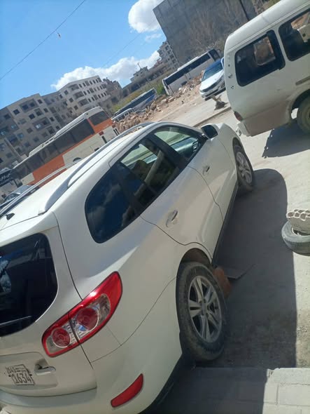 هيونداي سانتافيه 2011 - صورة 3