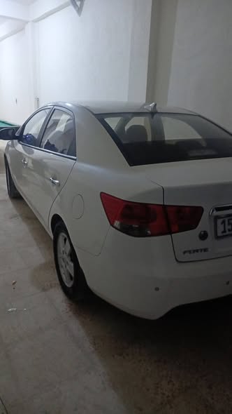 كيا فورتي 2011 - صورة 2