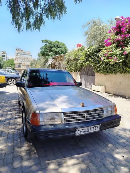 مازدا 929 1983 - صورة 1