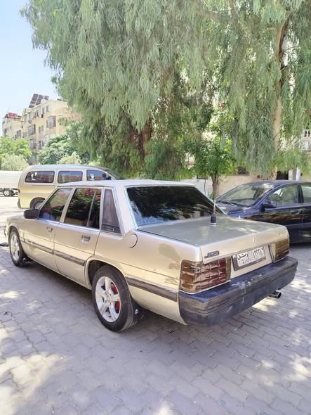 مازدا 929 1983 - صورة 3