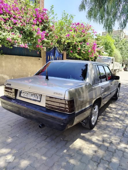 مازدا 929 1983 - صورة 4