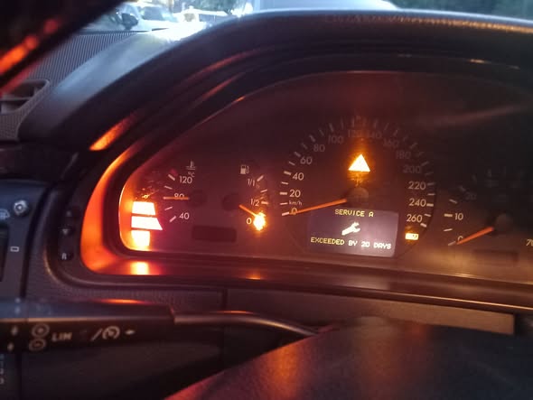 مرسيدس E-Class 2000 - صورة 2