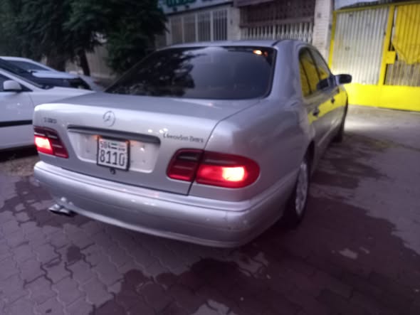 مرسيدس E-Class 2000 - صورة 4