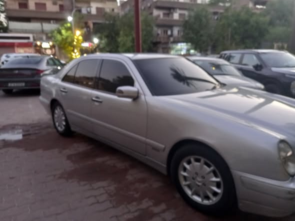 مرسيدس E-Class 2000 - صورة 5
