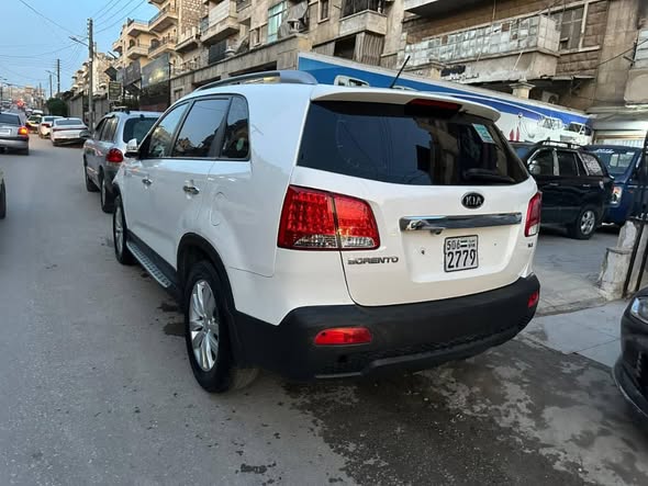 كيا سيرنتو 2010 - صورة 4