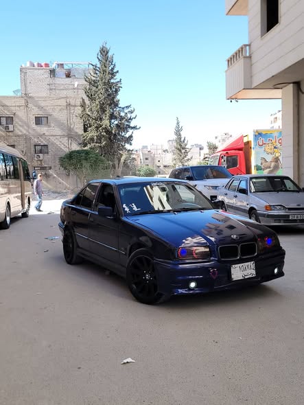 بي إم دبليو 318 1993 - صورة 1