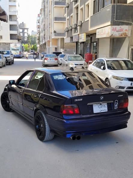 بي إم دبليو 318 1993 - صورة 4