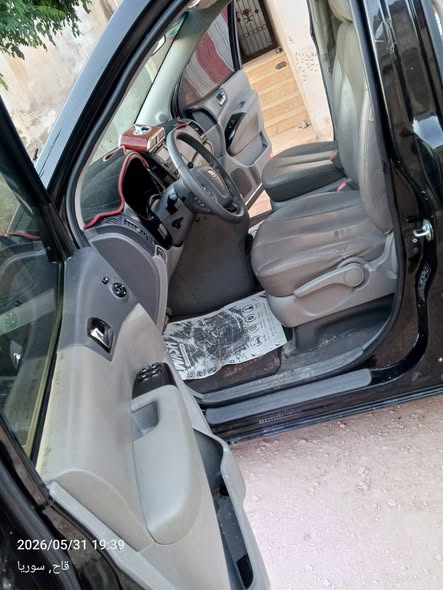 كيا كرنفال 2011 - صورة 4