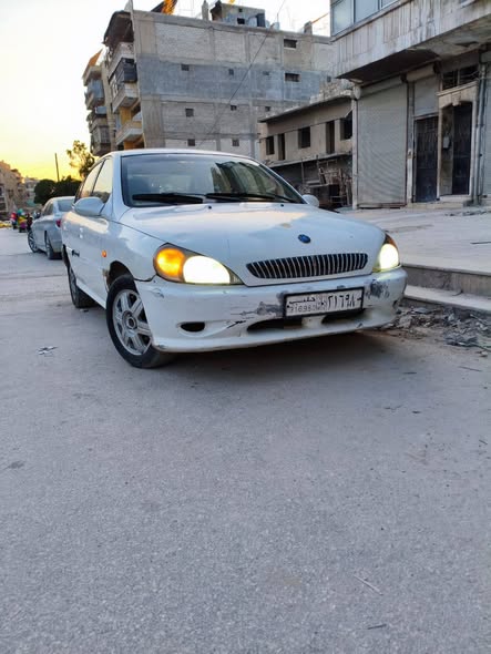 كيا ريو 2002 - صورة 5