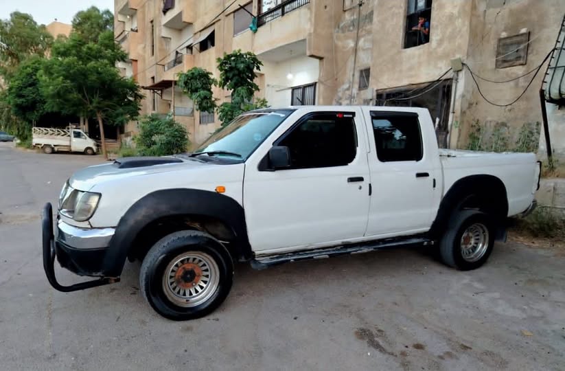نيسان بيكاب 2001