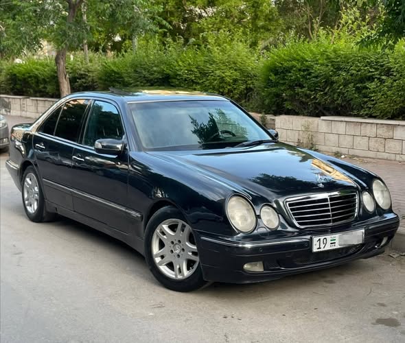 مرسيدس W210 1999 - صورة 1