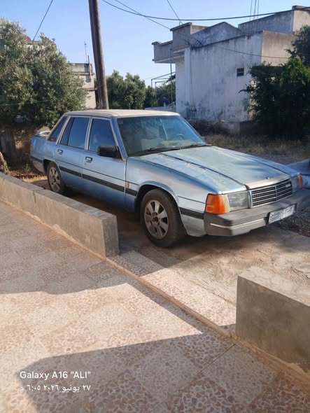 مازدا ٩٢٩ 1982 - صورة 2