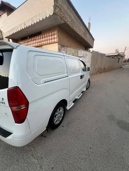 هيونداي H-1 2010 - صورة 2