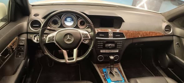 ميرسيدس C300 2012 - صورة 5