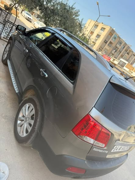 كيا سورينتو 2011 - صورة 4