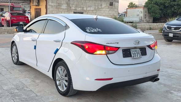هيونداي أفانتي 2015 - صورة 4