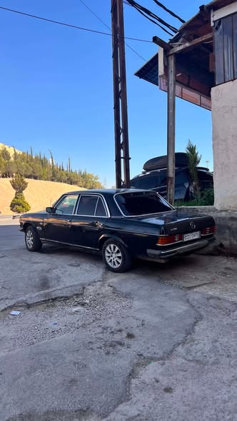 مرسيدس 230 E 1977 - صورة 4