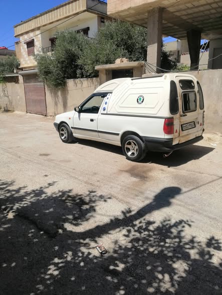 سكودا بيك أب 1997 - صورة 1