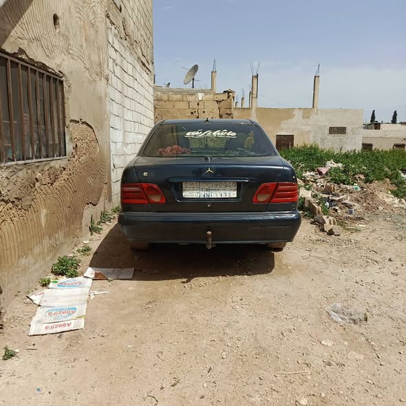 مرسيدس 200 2001 - صورة 1