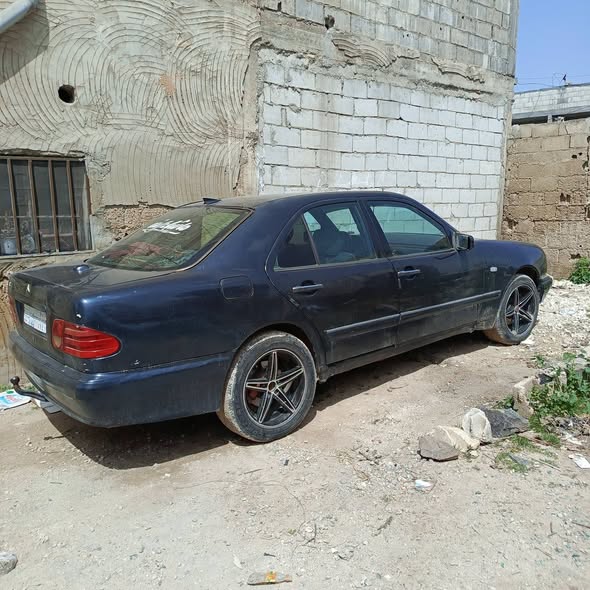 مرسيدس 200 2001 - صورة 2