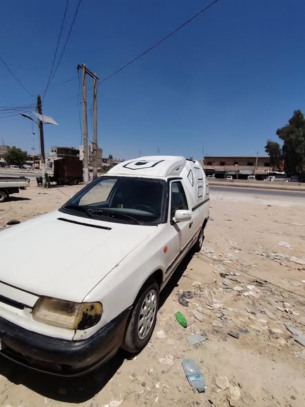 سكودا بيك أب 2000 - صورة 1