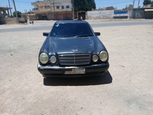 مرسيدس 300 2001 - صورة 1