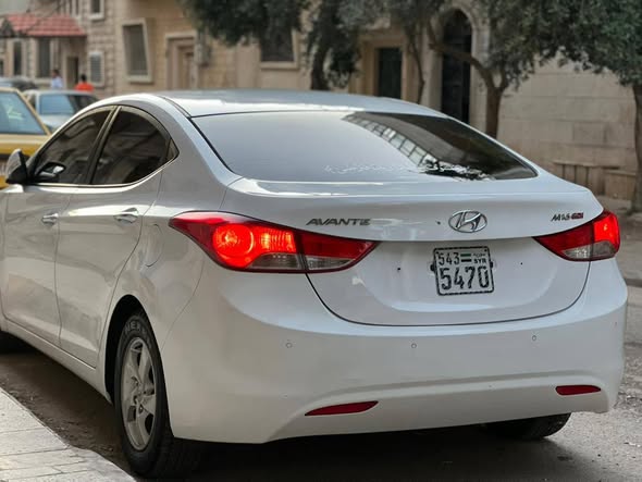 هيونداي افانتي 2012 - صورة 3