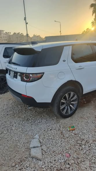 لاند روفر ديسكفري 2017 - صورة 1