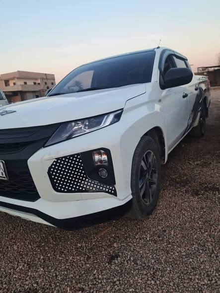 ميتسوبيشي بيك أب 2023 - صورة 1