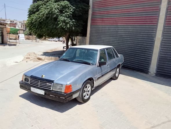 مازدا ٩٢٩ 1983 - صورة 1