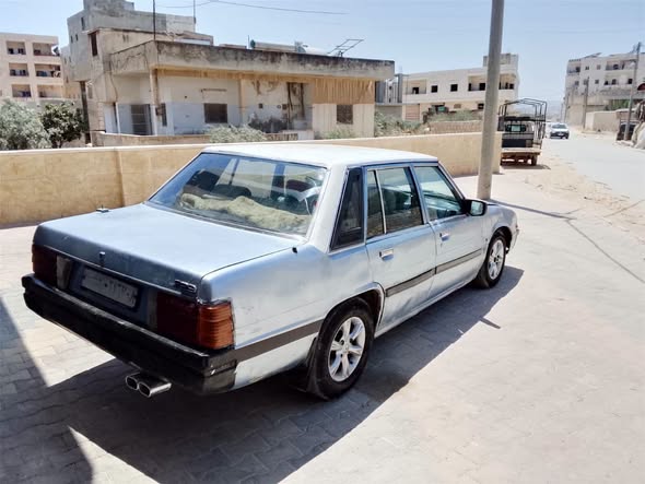 مازدا ٩٢٩ 1983 - صورة 2