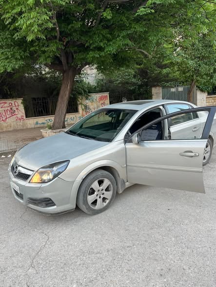 أوبل فيكترا 2006 - صورة 1