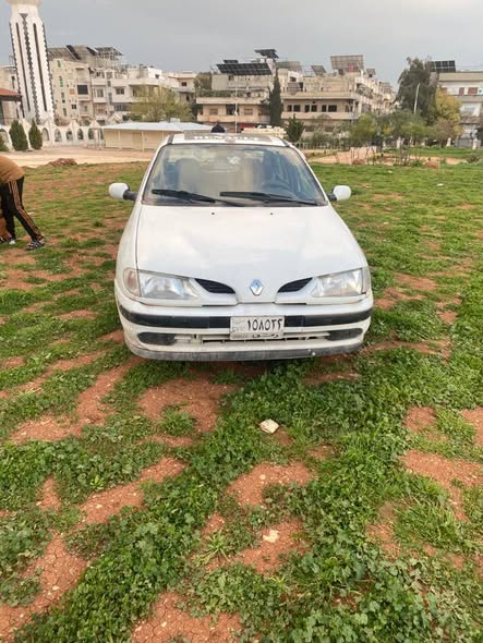 رينو ميغان 1999 - صورة 1