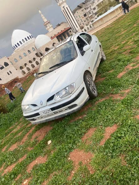 رينو ميغان 1999 - صورة 5