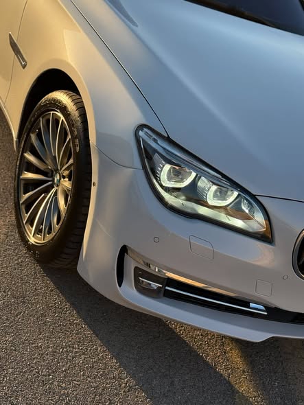 بي إم دبليو 740li 2010 - صورة 3