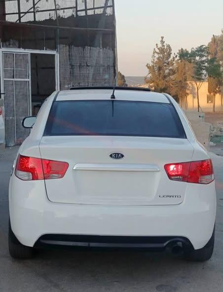 كيا فورتي 2010 - صورة 2