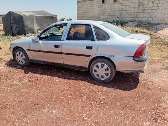 اوبل فيكترا 2000 - صورة 1