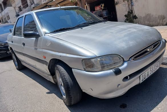 فورد اسكورت 1994 - صورة 1