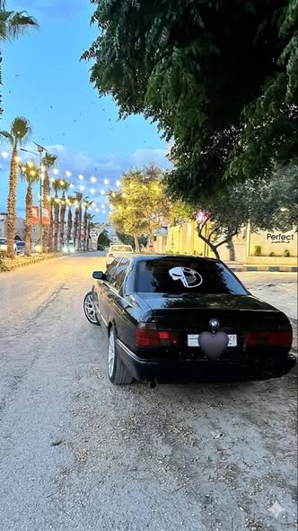 بي إم دبليو 735i 1988 - صورة 4