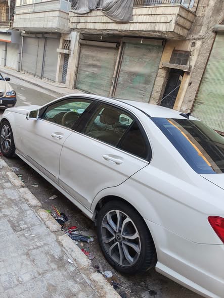 مرسيدس c300 2011 - صورة 4