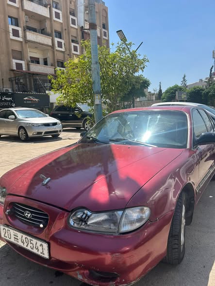هيونداي سوناتا 1995 - صورة 1