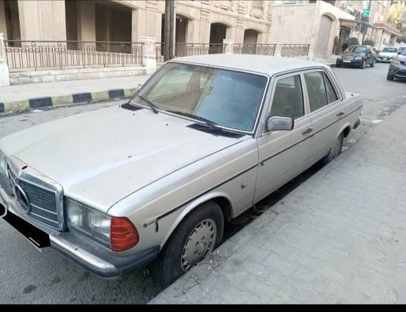مرسيدس E200 1982 - صورة 2