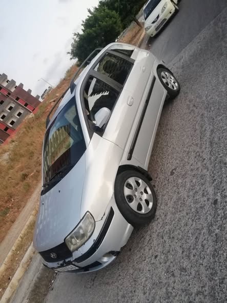 هيونداي لافيتا 2005 - صورة 4