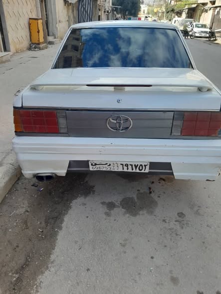 تويوتا كورونا 1983 - صورة 2