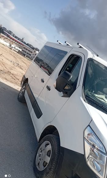 نيسان أورفان 2015 - صورة 2