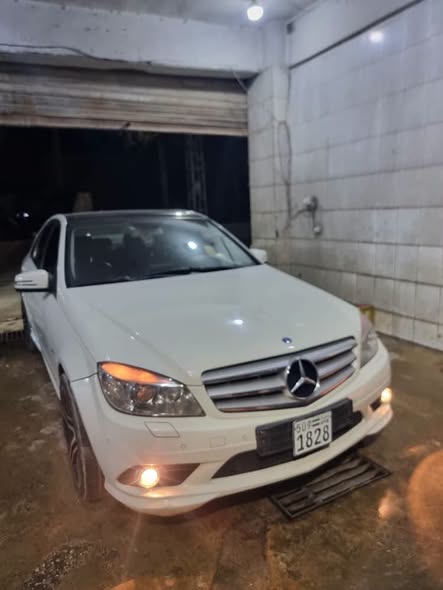 مرسيدس C-Class 2010 - صورة 1