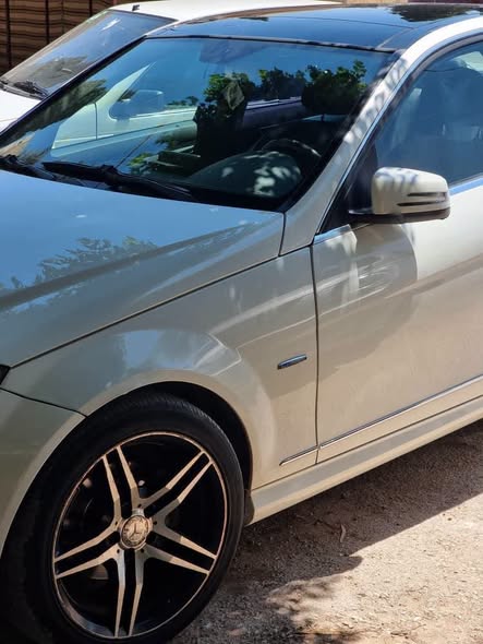مرسيدس C-Class 2010 - صورة 3