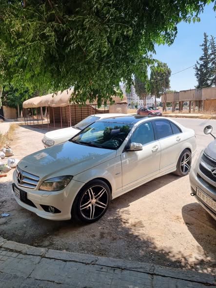 مرسيدس C-Class 2010 - صورة 4
