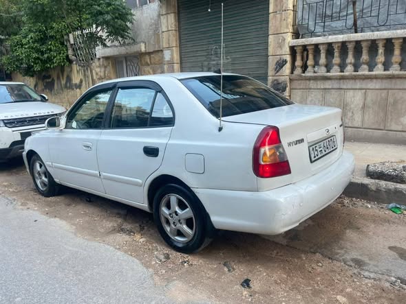 هيونداي فيرنا 2002 - صورة 1