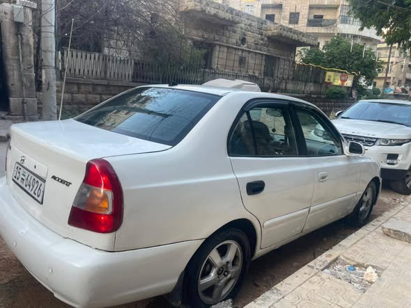هيونداي فيرنا 2002 - صورة 3